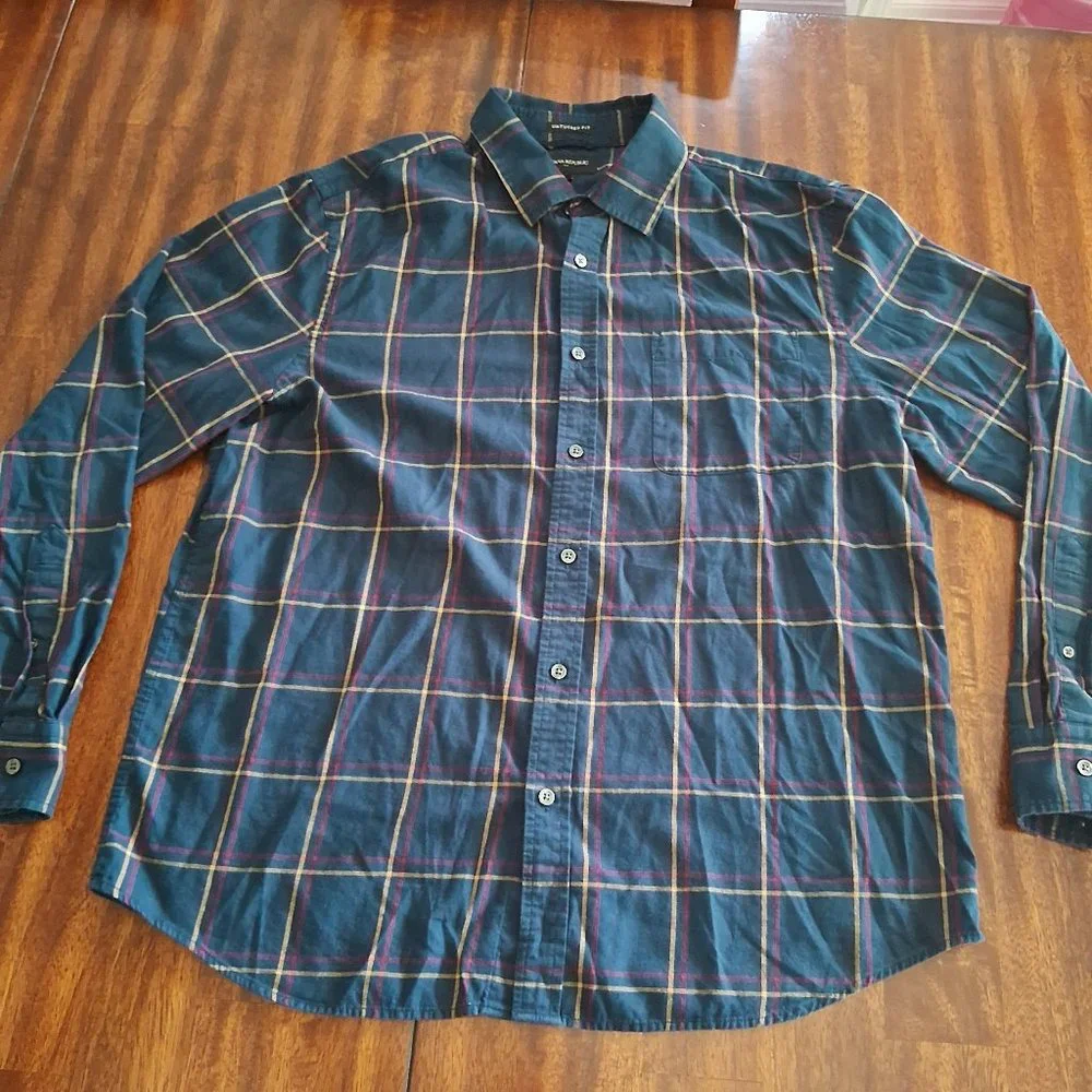 Banana Republic Men’s Long-Sleeve Button-Up Shirt - Navy Plaid
